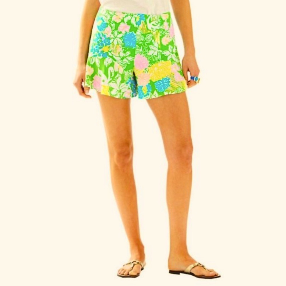 Like NEW Lilly Pulitzer Folly Skort Hibiscus Stroll Women size 6 floral shorts
